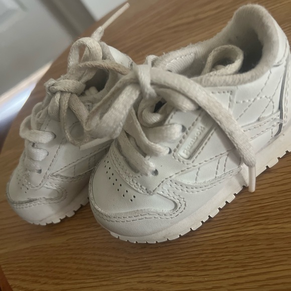 Toddler Reebok shoes - Picture 2 of 4